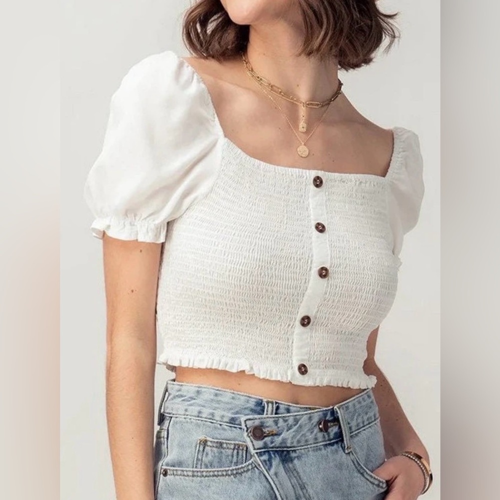Chic White Buttoned Crop Top